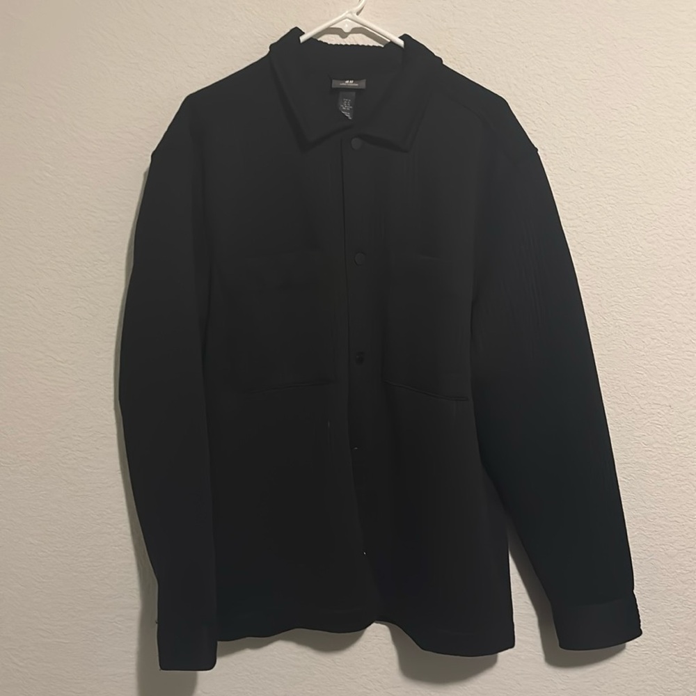 H&M LONG SLEEVE BUTTON DOWN SHIRT in BLACK